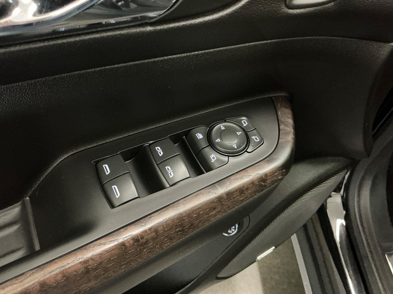 Used 2023 GMC Acadia Denali w/ Black Diamond Edition AWD/4WD image 18