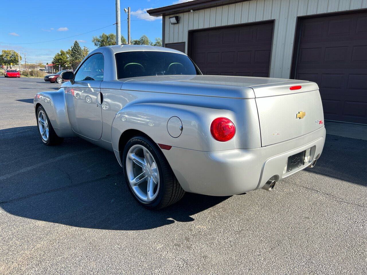 Used 2004 Chevrolet SSR w/ Preferred Equipment Group RWD image 7
