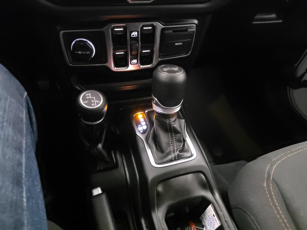 Used 2024 Jeep Wrangler Unlimited Sahara w/ Technology Group AWD/4WD image 17