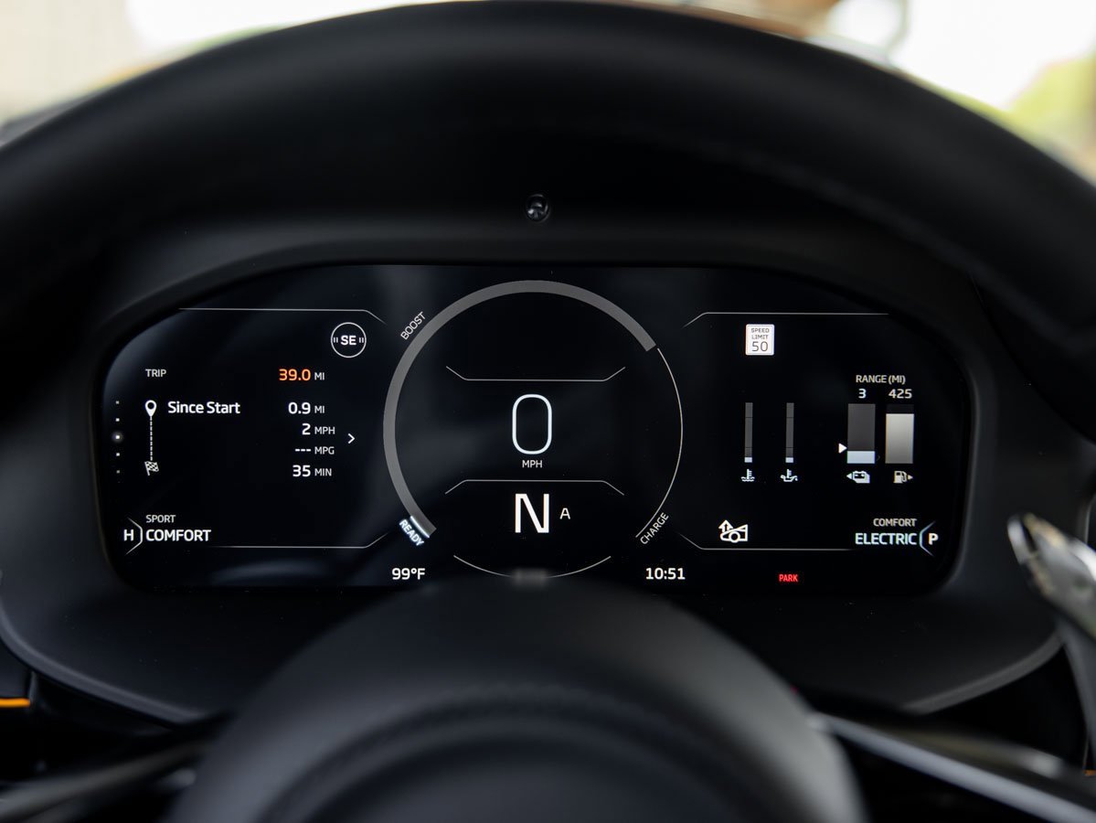 Used 2025 McLaren Artura Spider image 18