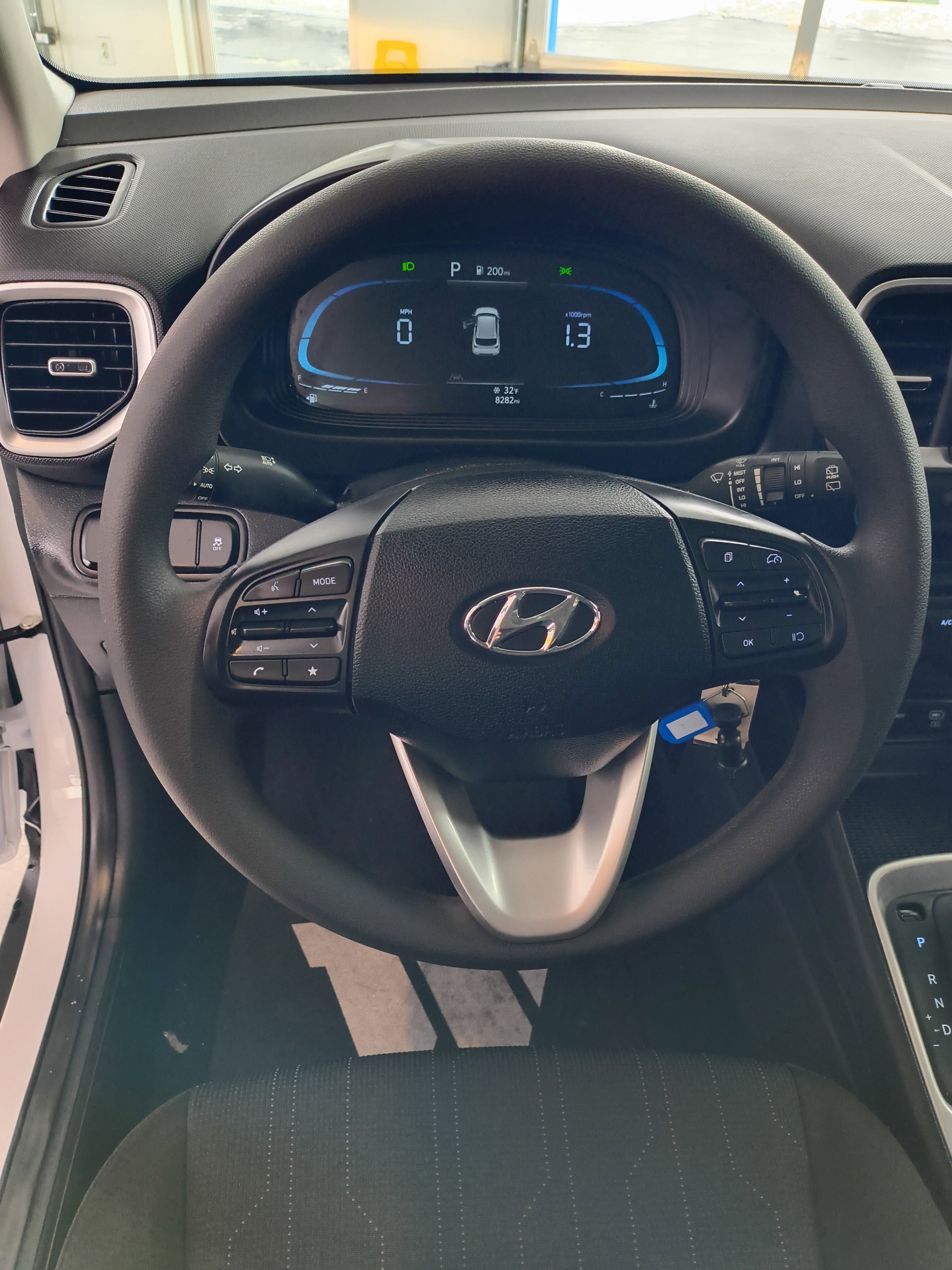 Used 2024 Hyundai Venue SE image 13