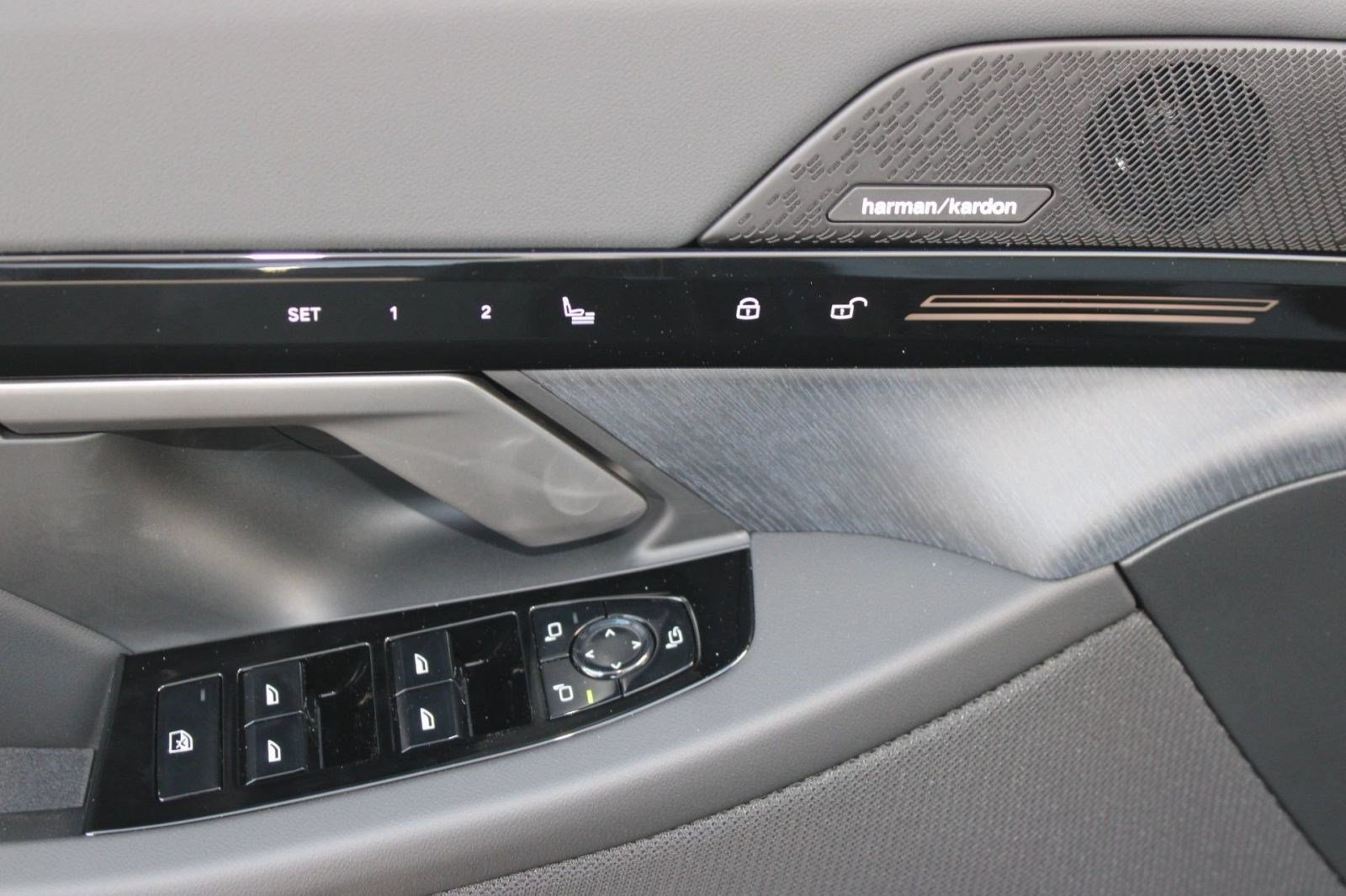 Used 2026 BMW 530i w/ Premium Package RWD image 14