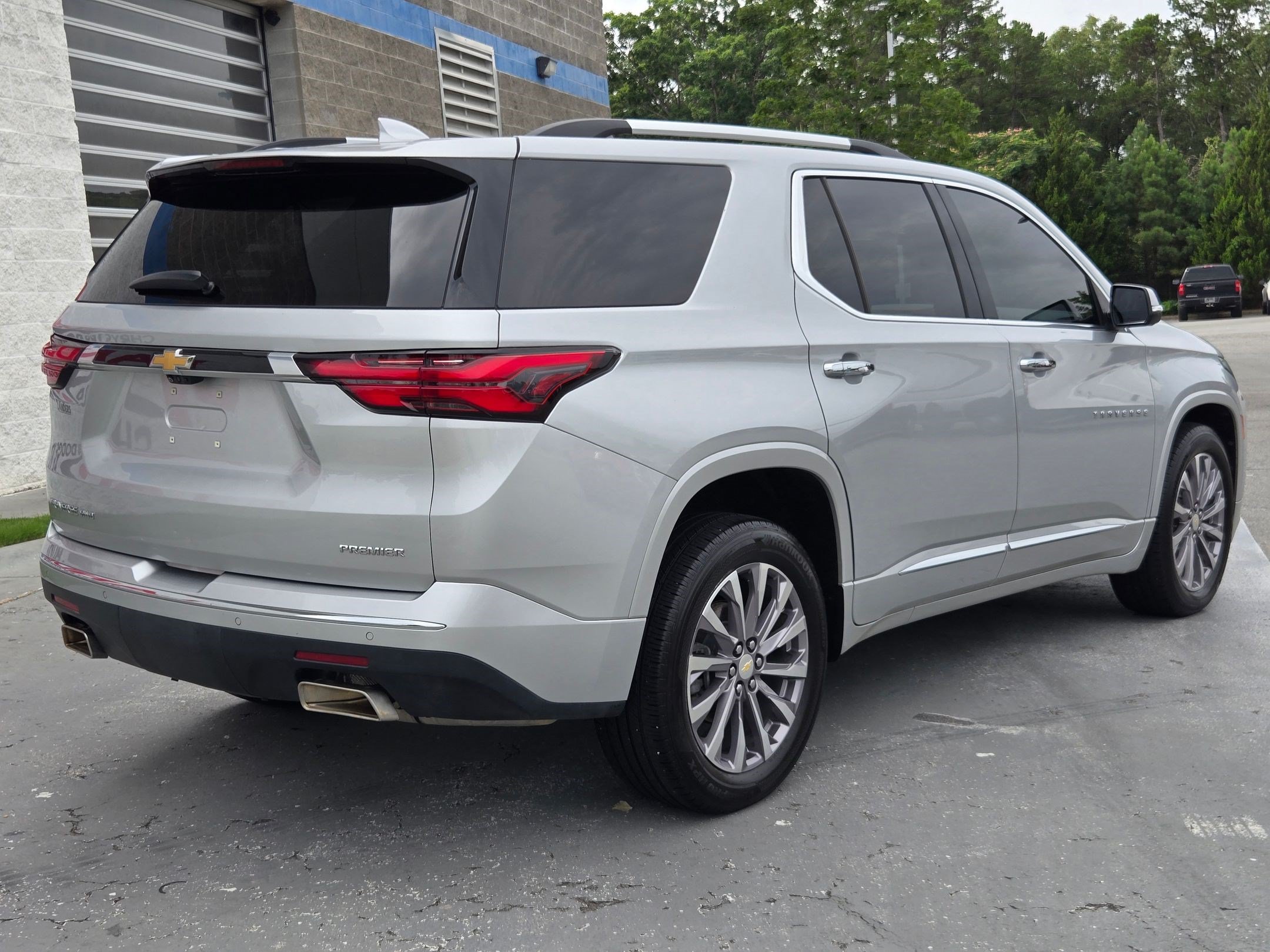 Used 2022 Chevrolet Traverse Premier AWD/4WD image 7