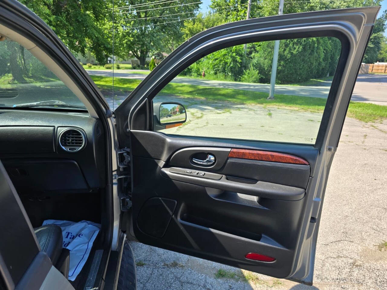 Used 2005 GMC Envoy SLT w/ Luxury Package image 11