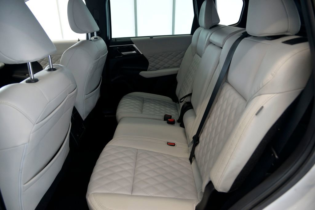 Used 2023 Mitsubishi Outlander SEL image 27