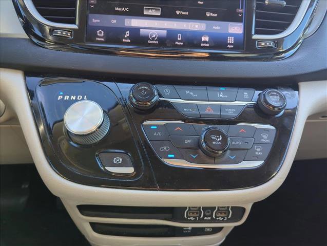 Used 2022 Chrysler Pacifica Touring-L image 8