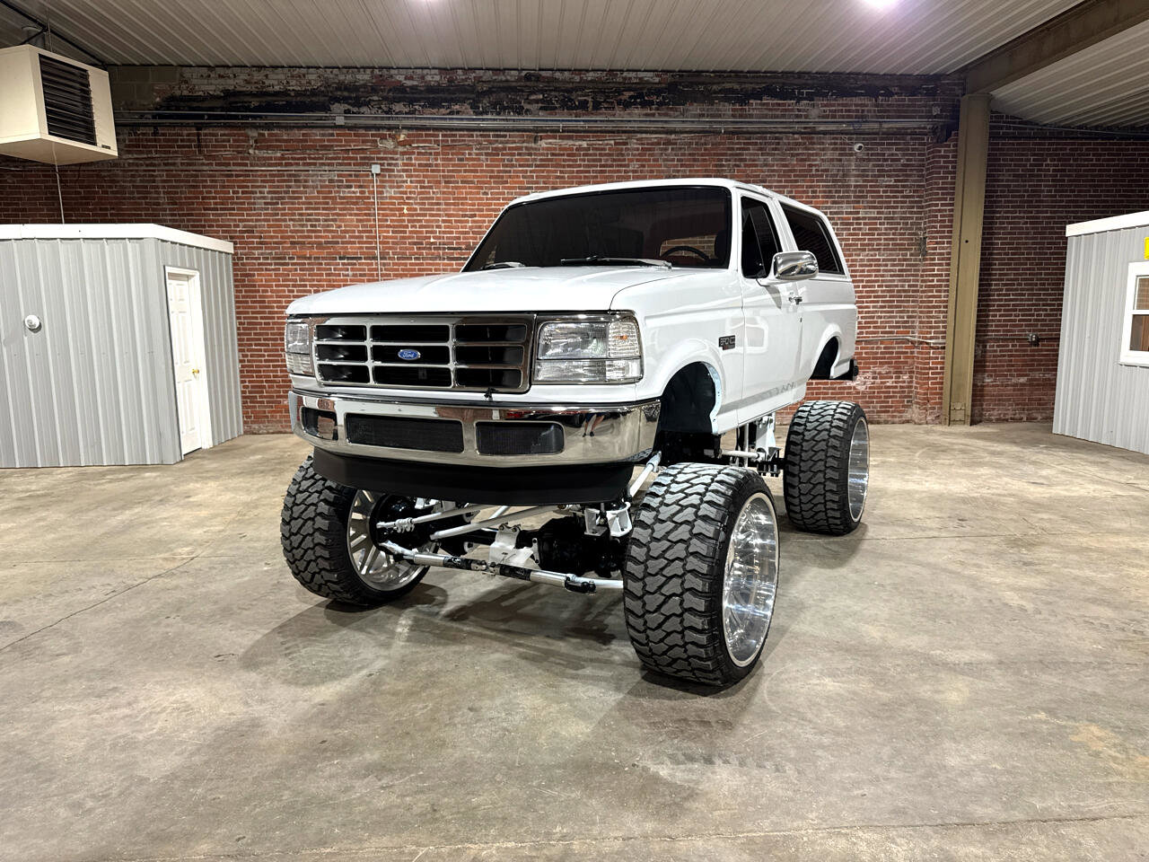 Used 1994 Ford Bronco XLT image 1