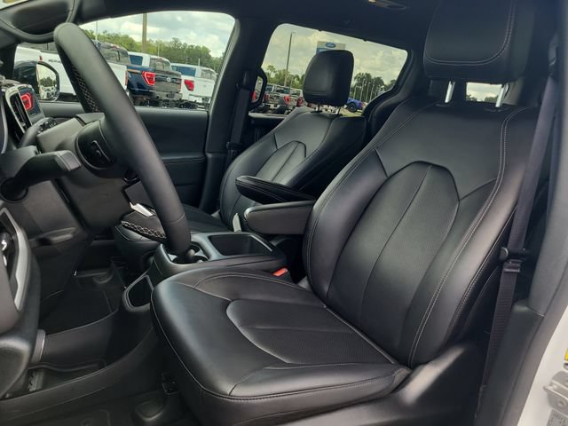 Used 2025 Chrysler Pacifica Select FWD image 20