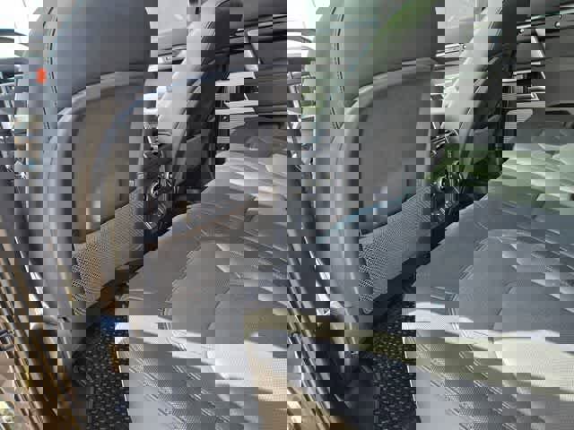 Used 2023 Land Rover Defender 130 X-Dynamic SE image 19