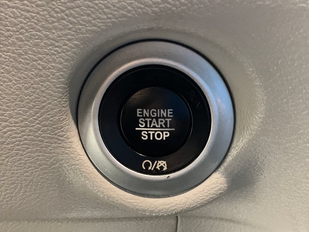Used 2018 Chrysler Pacifica Touring-L FWD image 28