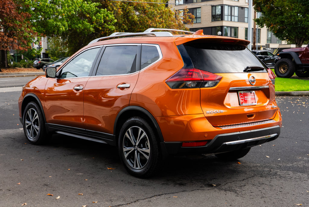 Used 2020 Nissan Rogue SV w/ Sun & Sound Touring Package AWD/4WD image 4
