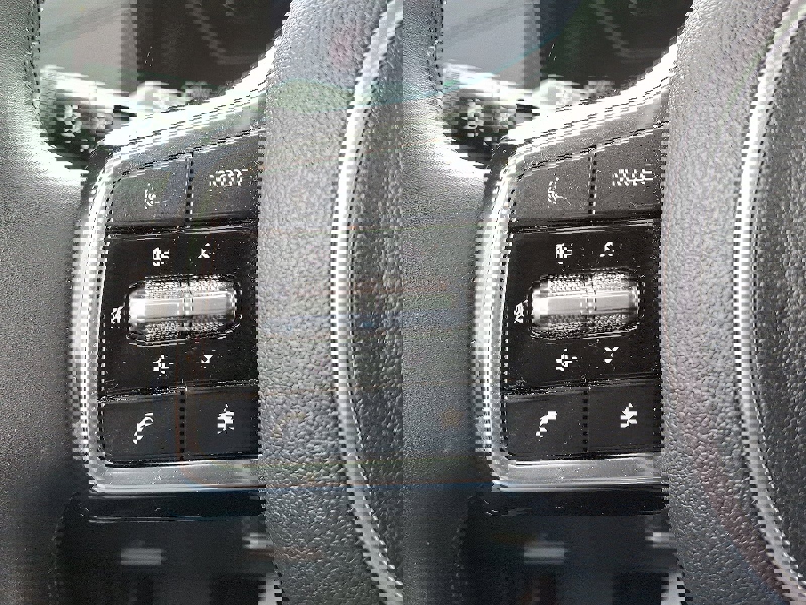 Used 2025 Kia Carnival SX Prestige image 22