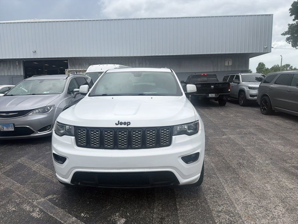 Used 2018 Jeep Grand Cherokee Altitude RWD image 2