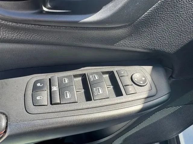 Used 2022 Jeep Cherokee Trailhawk w/ Comfort/Convenience Group AWD/4WD image 12