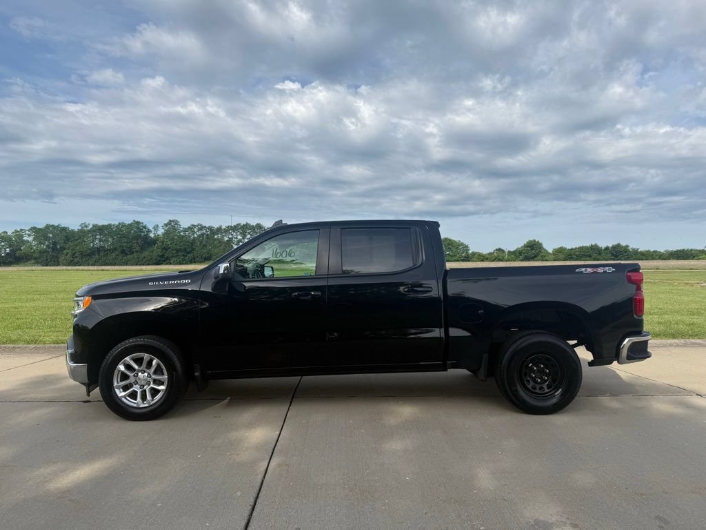 Used 2023 Chevrolet Silverado 1500 LT AWD/4WD image 8