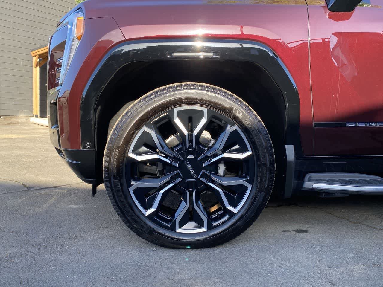 Used 2025 GMC Sierra EV Denali AWD/4WD image 11