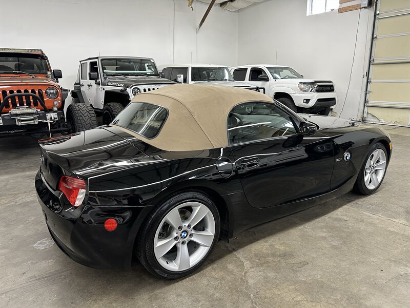 Used 2006 BMW Z4 3.0i RWD image 2