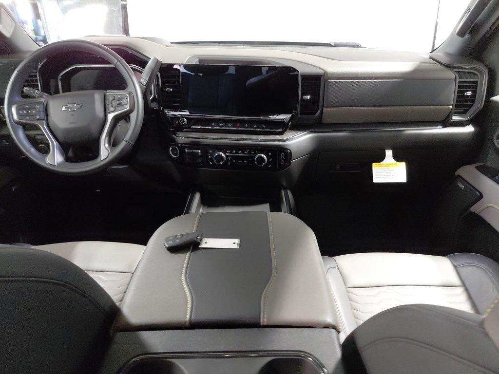 Certified 2025 Chevrolet Silverado 2500 ZR2 w/ Technology Package AWD/4WD image 3