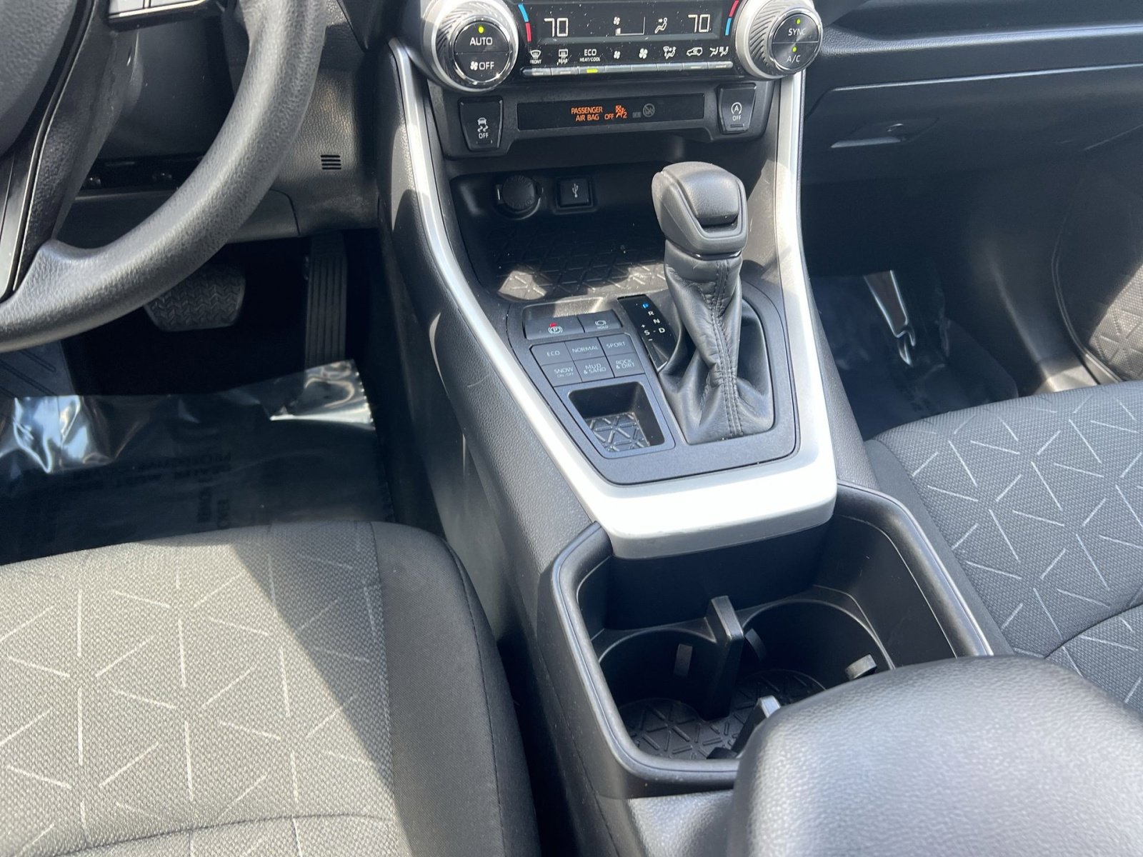 Used 2022 Toyota RAV4 XLE AWD/4WD image 30