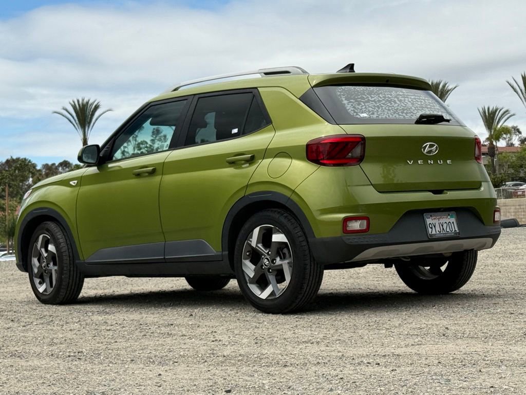 Used 2021 Hyundai Venue SEL image 2