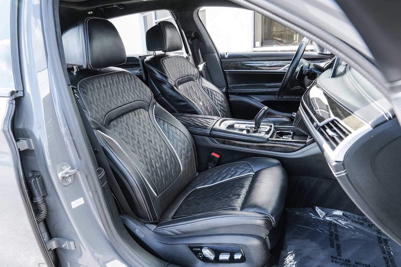 Used 2022 BMW M760i xDrive w/ Luxury Rear Seating Package AWD/4WD image 29