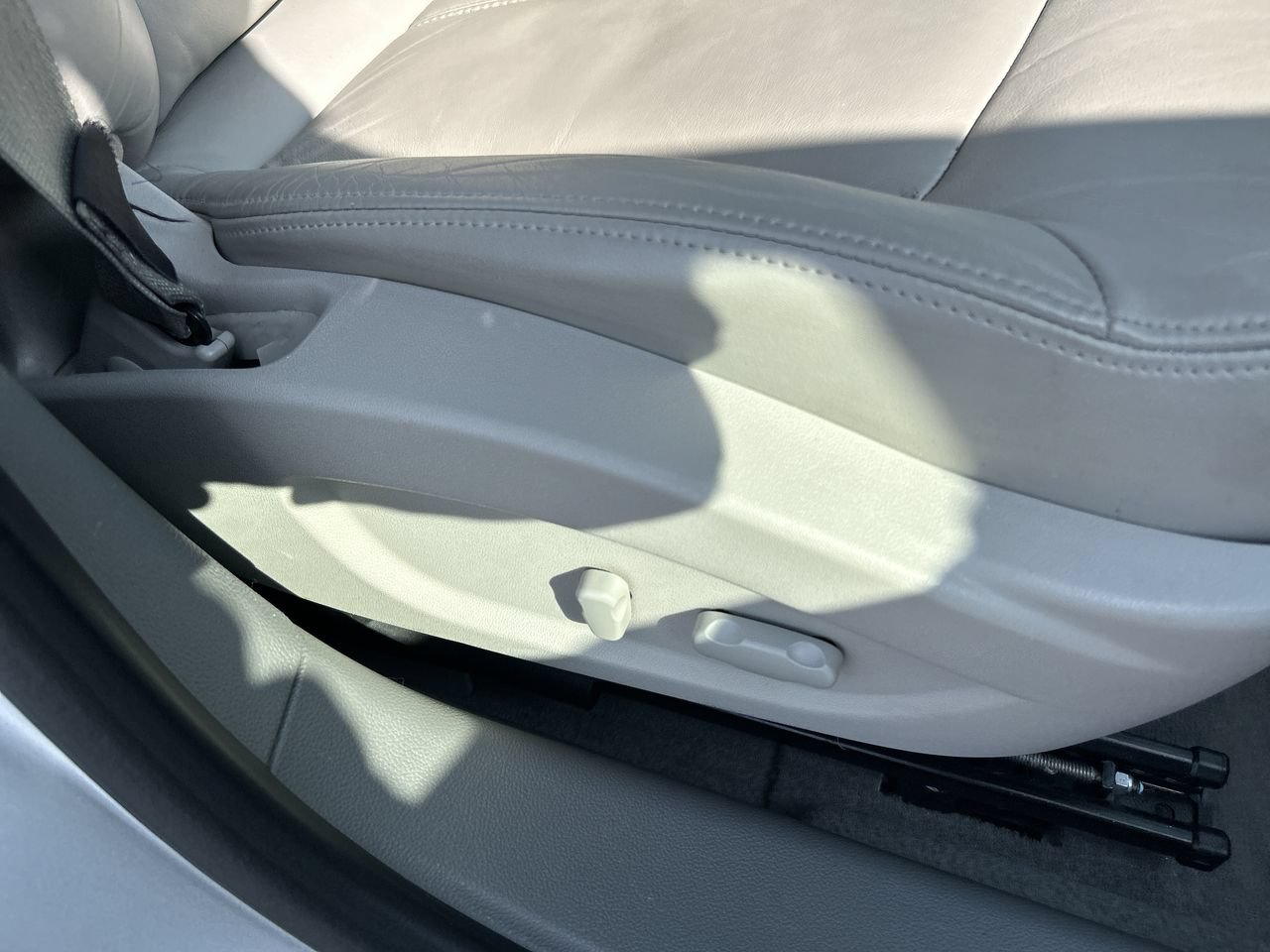 Used 2013 Buick LaCrosse Leather FWD image 13