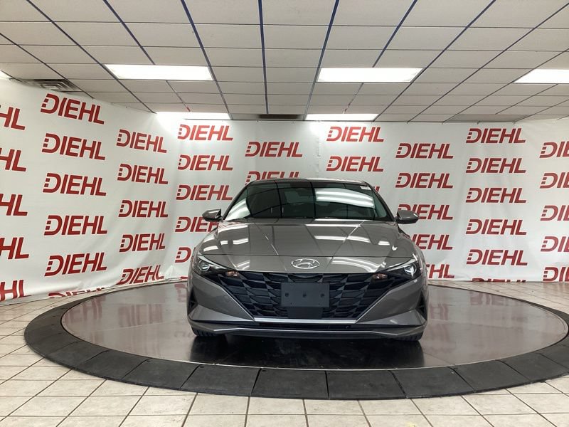 Used 2023 Hyundai Elantra SEL w/ Convenience Package FWD image 2