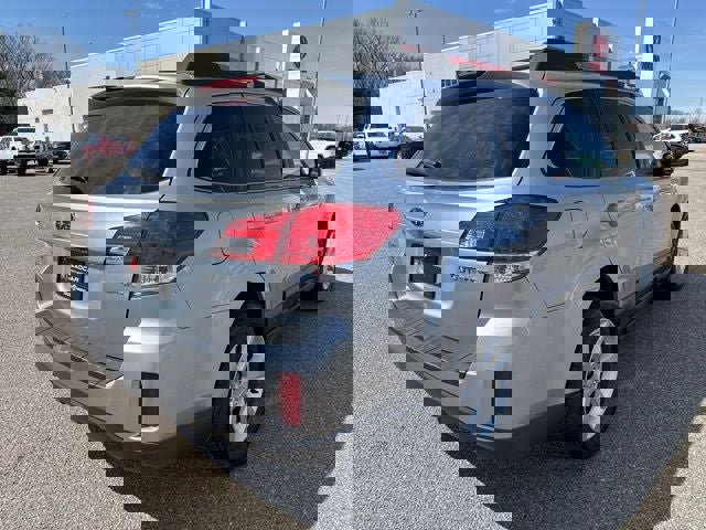 Used 2013 Subaru Outback 2.5i Premium w/ All-Weather Pkg image 10