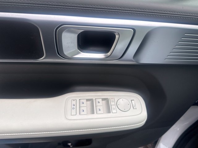 Used 2025 Hyundai Santa Fe SEL FWD image 12
