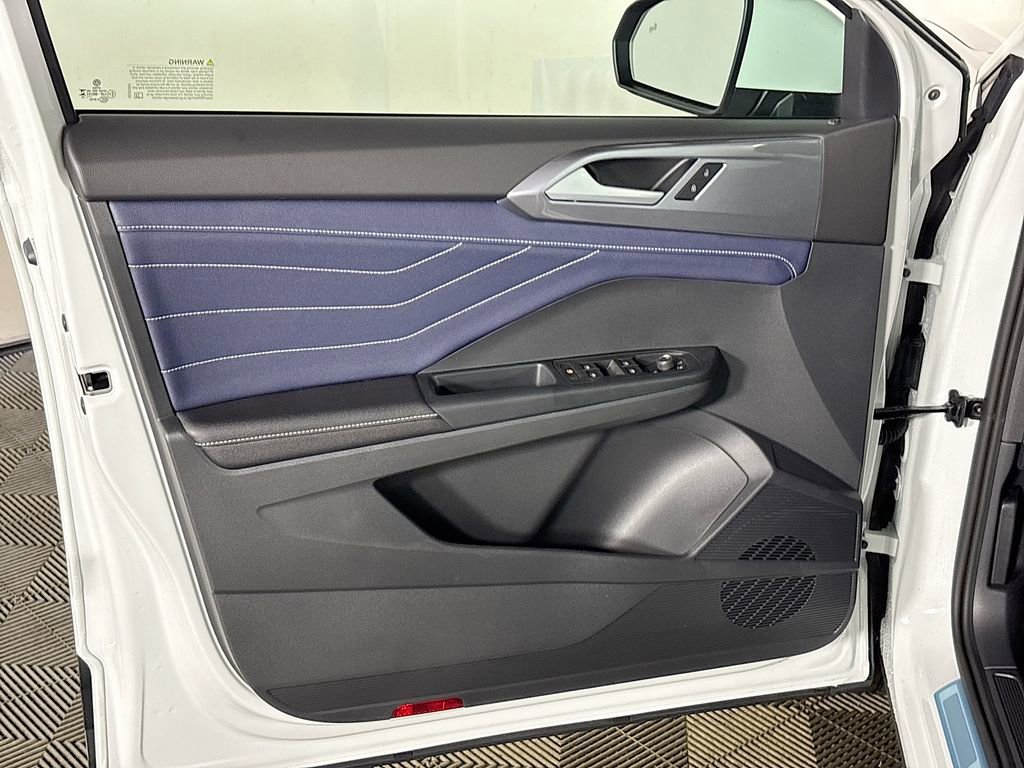 New 2025 Volkswagen Taos SEL image 10