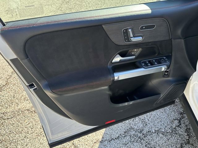 Used 2023 Mercedes-Benz GLB 250 image 22