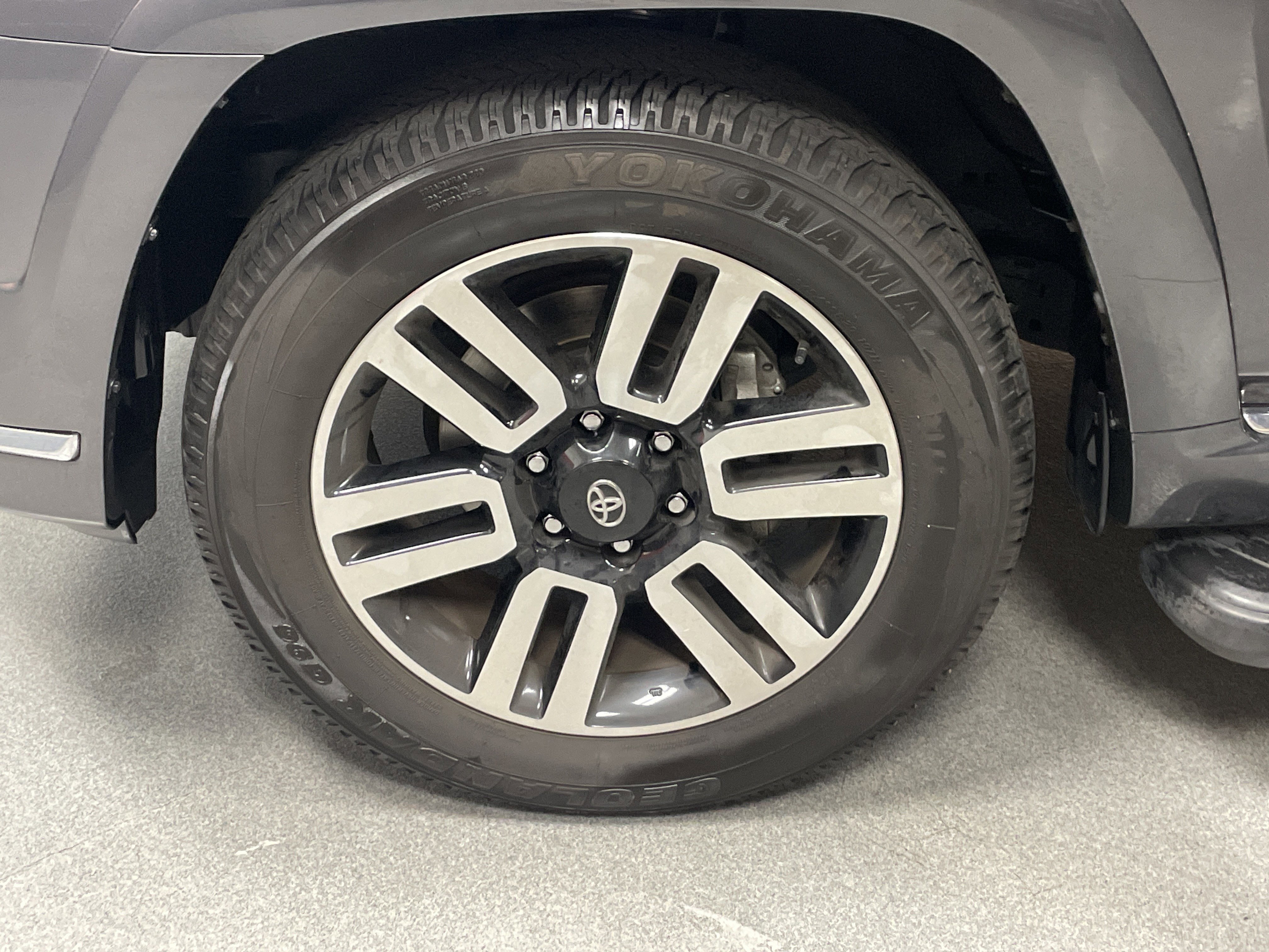Used 2023 Toyota 4Runner Limited RWD image 13
