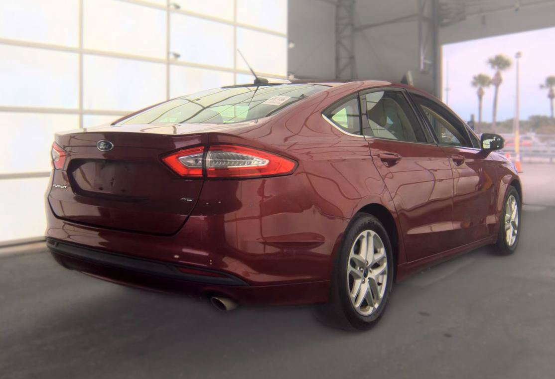 Used 2016 Ford Fusion SE FWD image 4