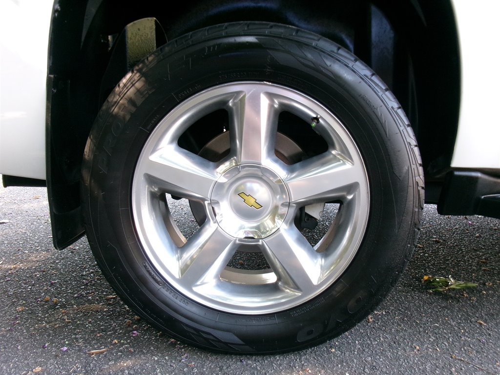 Used 2011 Chevrolet Avalanche LT RWD image 49