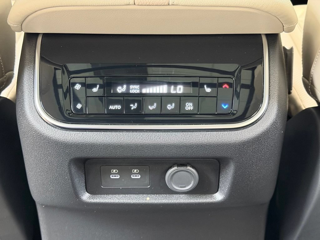 Used 2025 Nissan Armada Platinum w/ Convenience Package AWD/4WD image 27