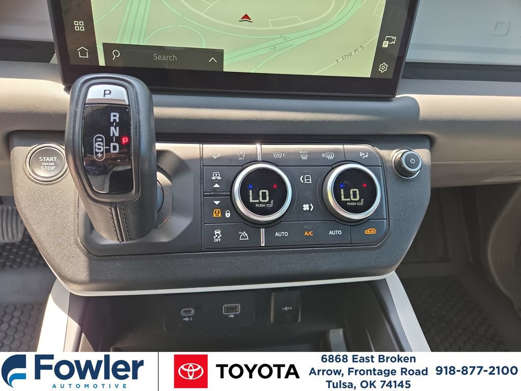 Used 2023 Land Rover Defender 130 SE AWD/4WD image 25