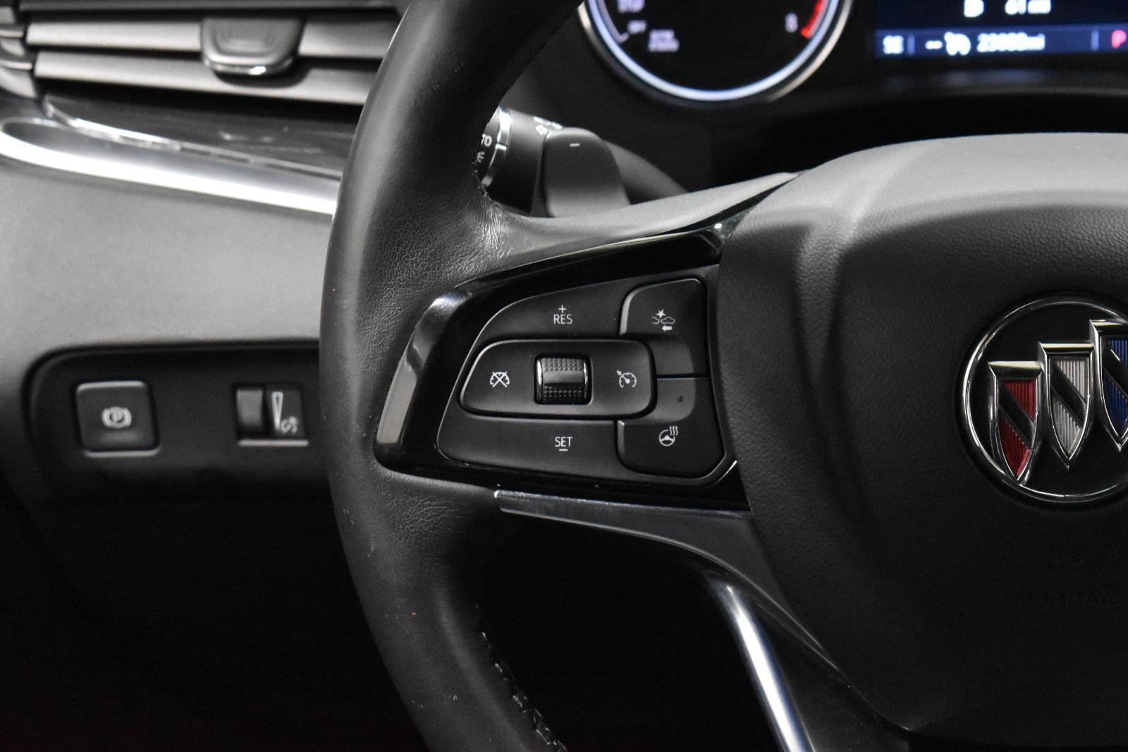 Used 2023 Buick Enclave Essence image 20