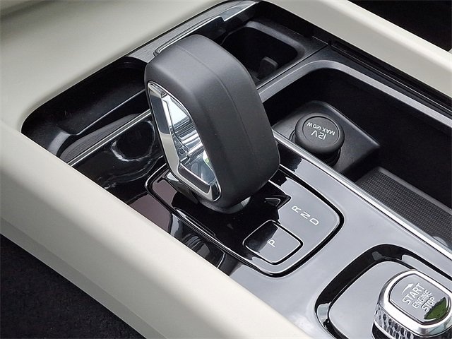 Used 2025 Volvo XC60 B5 Plus w/ Protection Package Premier image 15