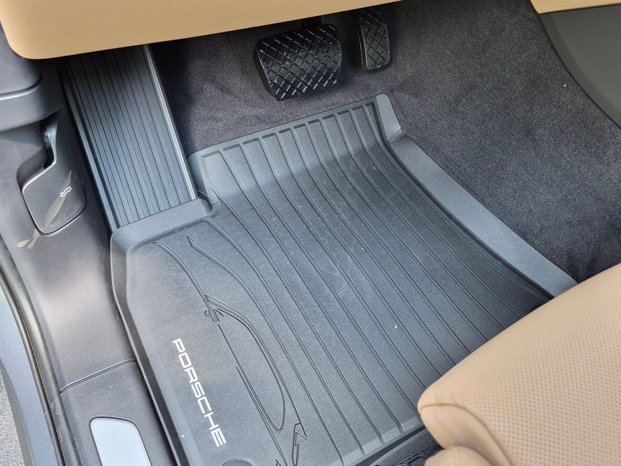 New 2026 Porsche Cayenne Coupe AWD/4WD image 7
