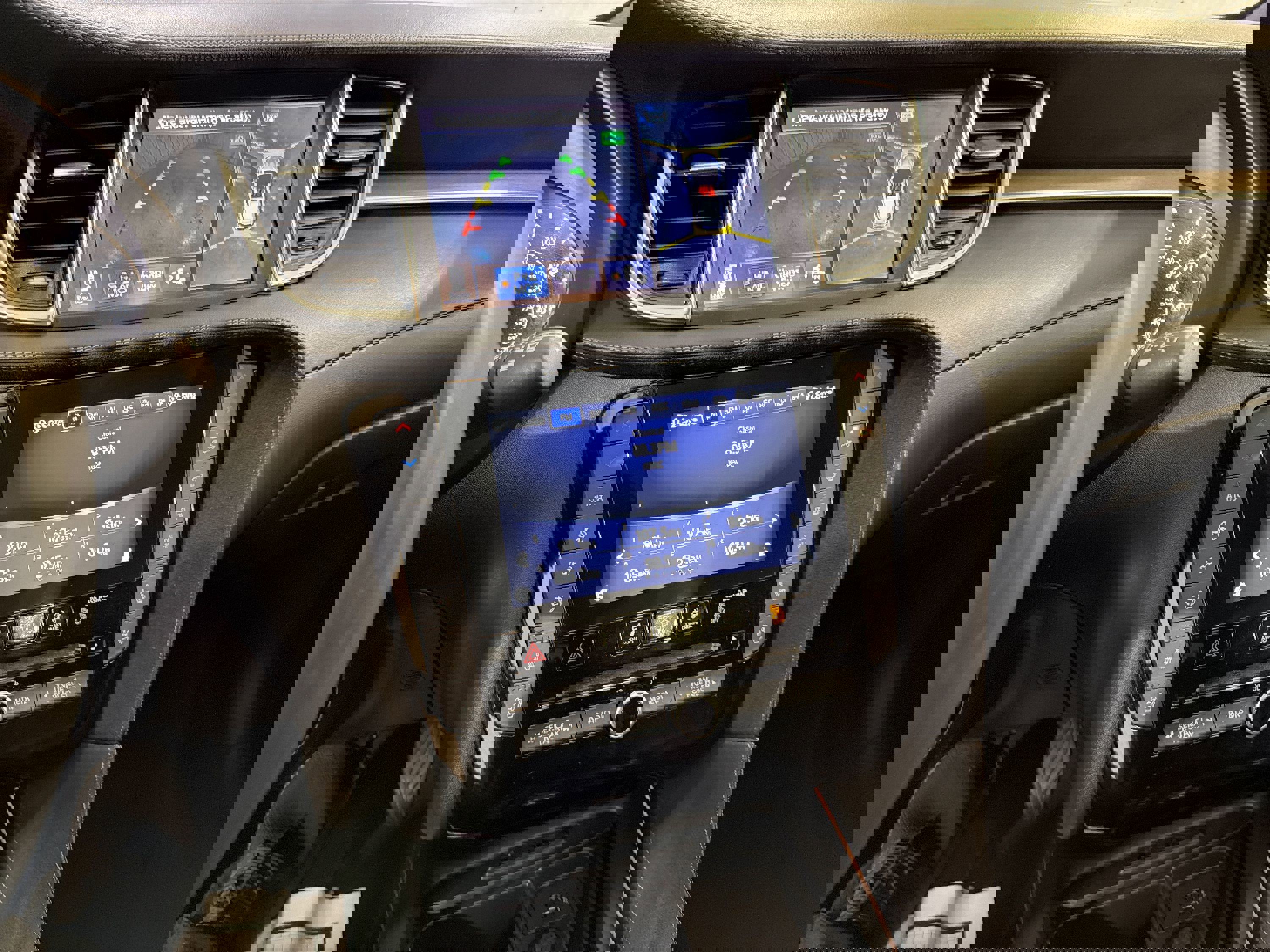 Used 2019 INFINITI QX50 Essential w/ Sensory Package FWD image 18