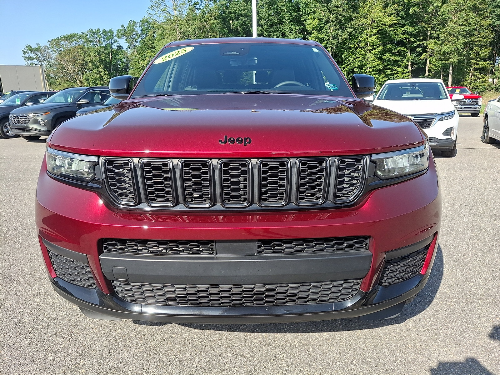 Used 2025 Jeep Grand Cherokee L Laredo AWD/4WD image 2