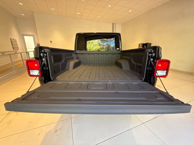 New 2025 Jeep Gladiator Sport AWD/4WD image 17