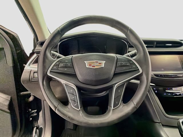 Used 2017 Cadillac XT5 Premium Luxury w/ LPO, Wheel Lock Package FWD image 9