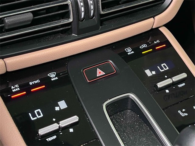 Used 2022 Porsche Macan w/ Premium Package Plus image 33