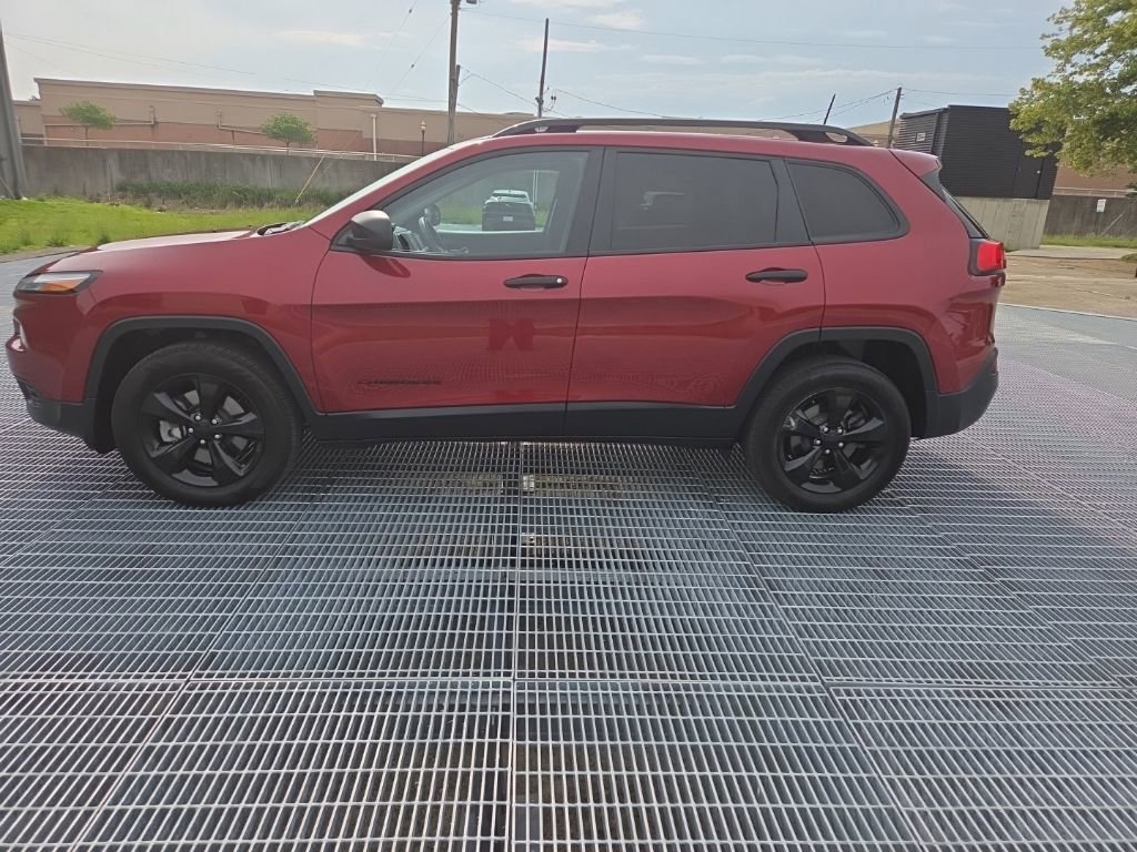 Used 2017 Jeep Cherokee Sport w/ Cold Weather Group AWD/4WD image 2