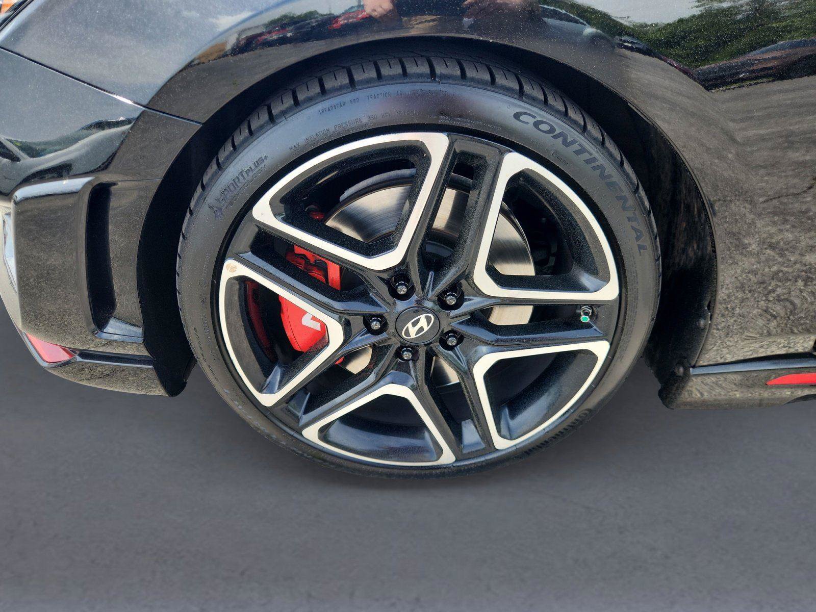 Used 2020 Hyundai Veloster N w/ Performance Package FWD image 9