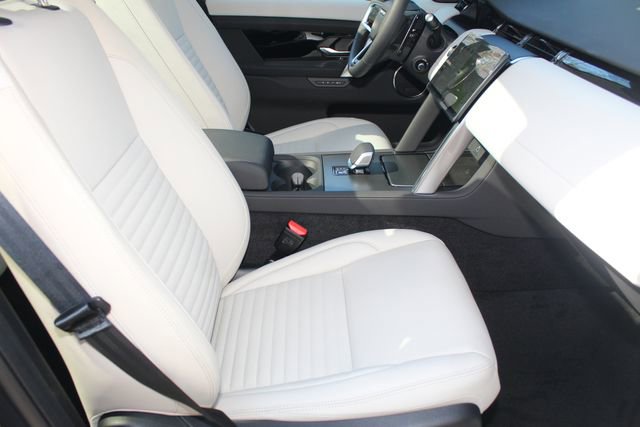 New 2025 Land Rover Discovery Sport S image 3