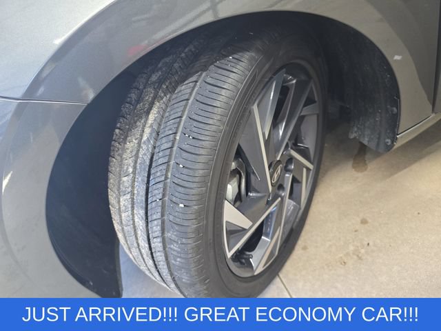Used 2025 Hyundai Elantra SEL w/ Cargo Package FWD image 33