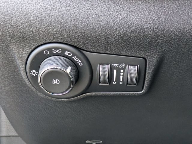 New 2026 Jeep Compass Latitude w/ Sun and Sound Group AWD/4WD image 19