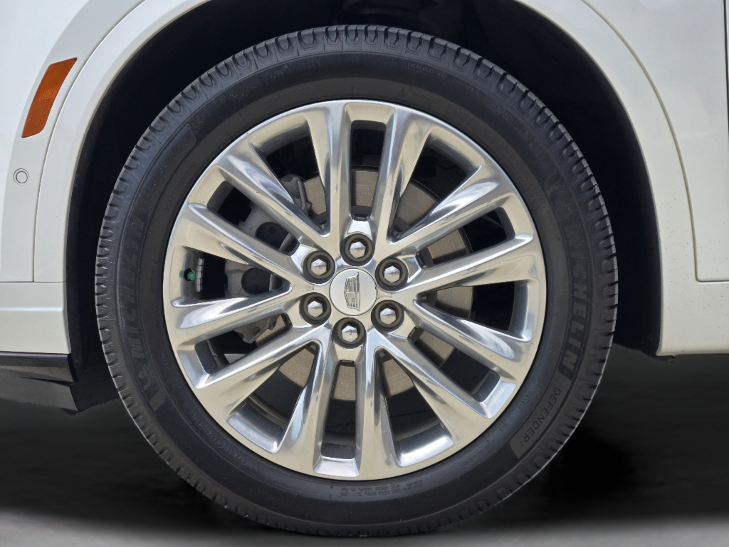 Used 2022 Cadillac XT6 Premium Luxury w/ Technology Package FWD image 32